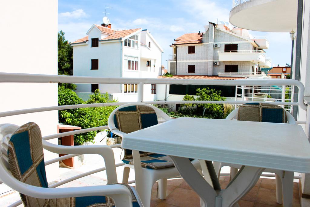 Apartments Niko Trogir Exterior foto